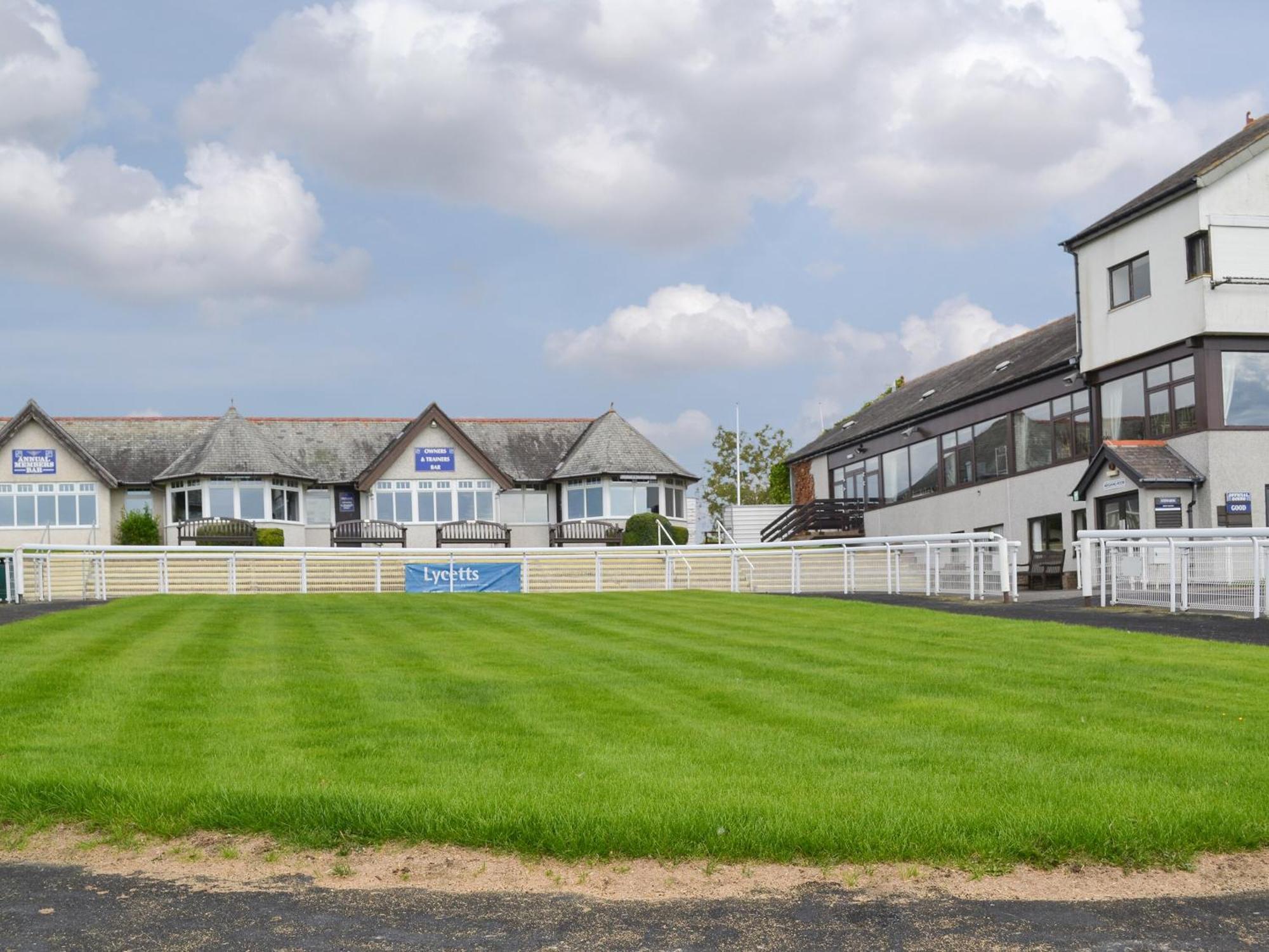 The Racecourse Lodge Хексам Екстериор снимка